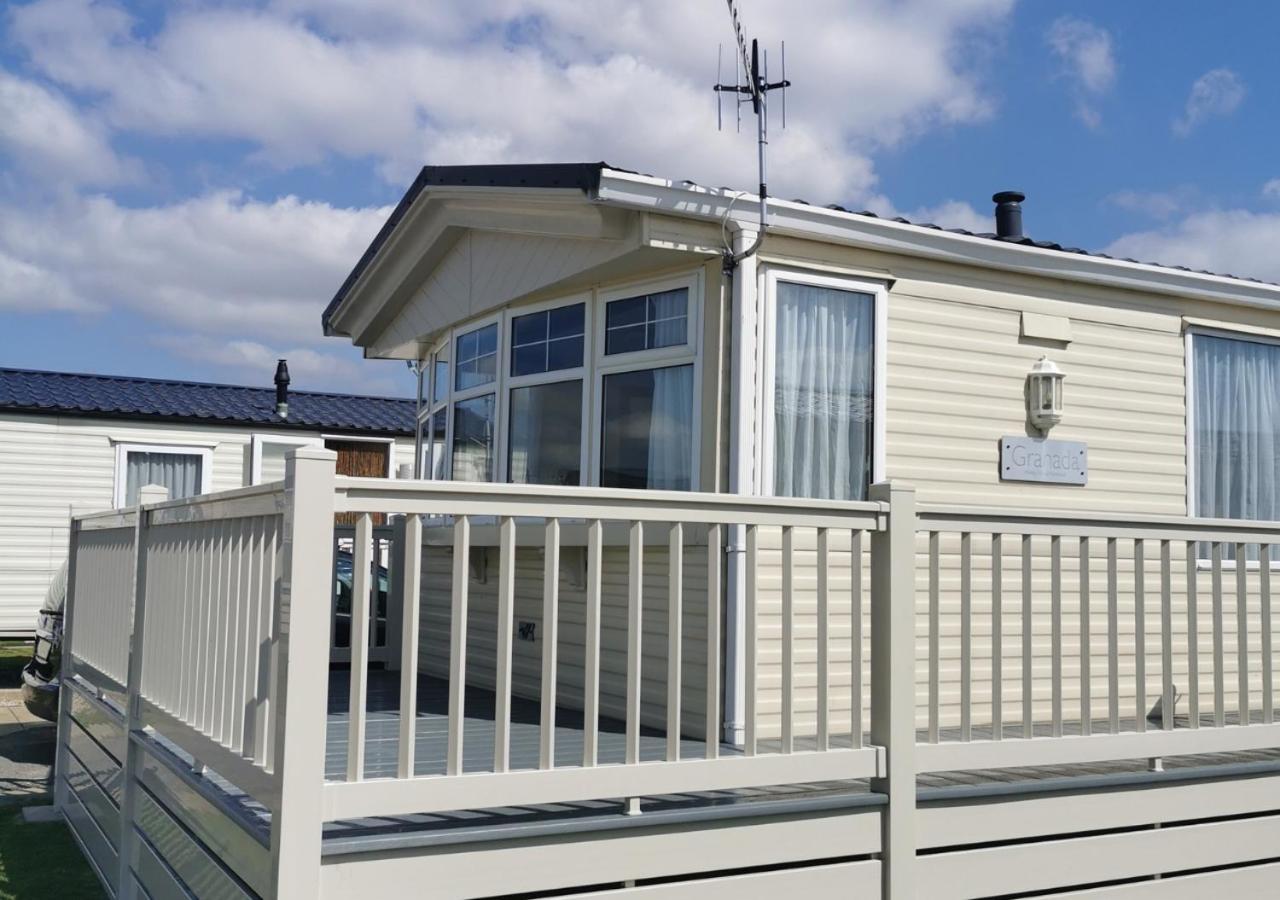 Tranquil 6 Berth Luxury Holiday Home Чичестер Экстерьер фото